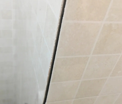 桑珠孜瓷砖空鼓维修公司分享阳台瓷砖脱落的修复过程可以分为以下几个步骤