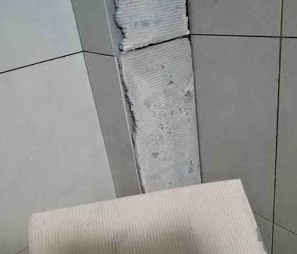 桑珠孜瓷砖空鼓维修公司分享下厨房瓷砖脱落的补救措施。